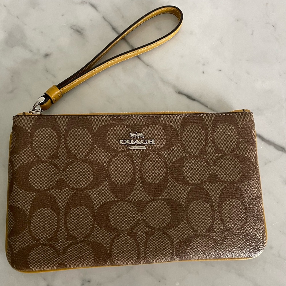 NWOT Coach Large Signature Wristlet